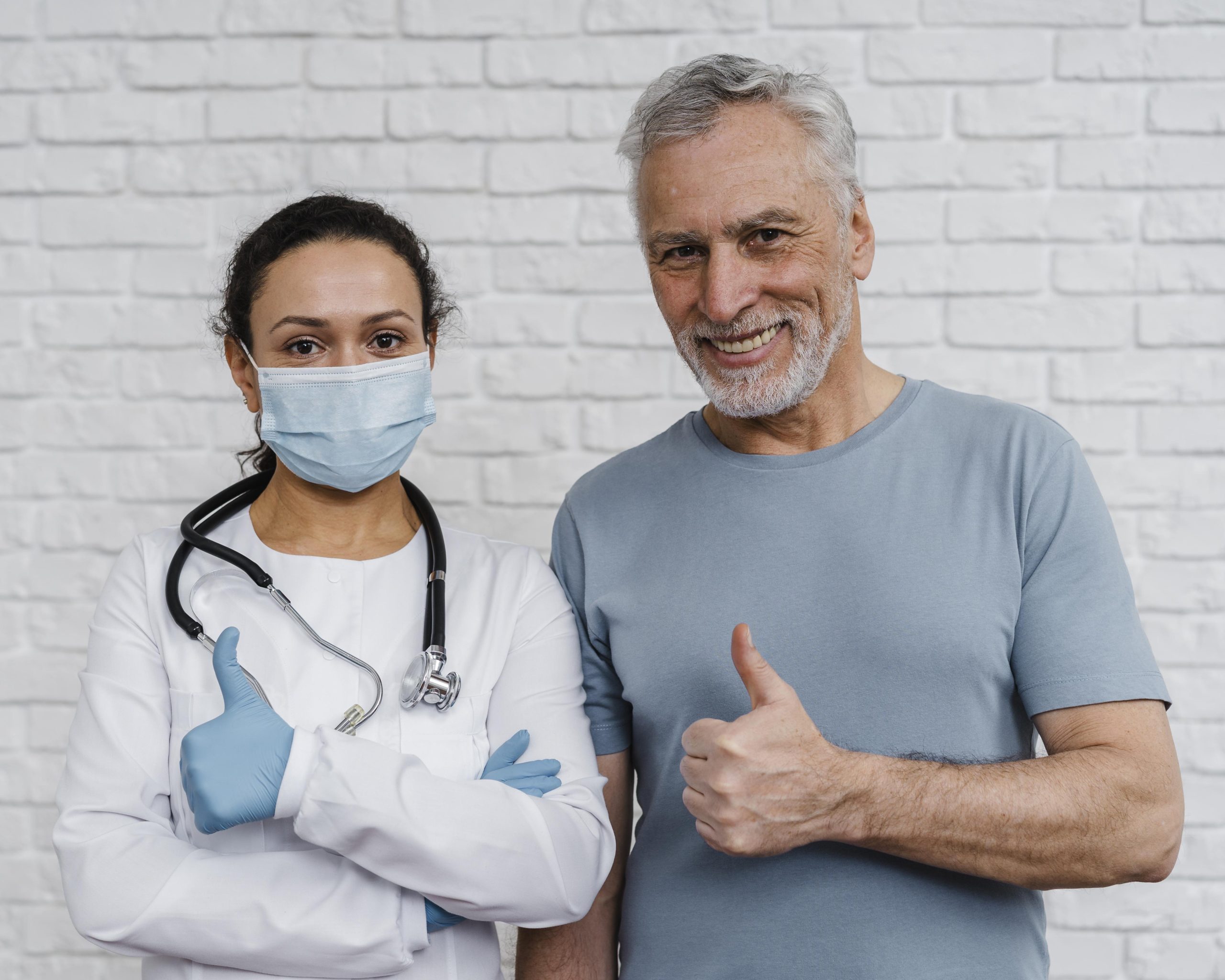 doctor-posing-with-her-patient